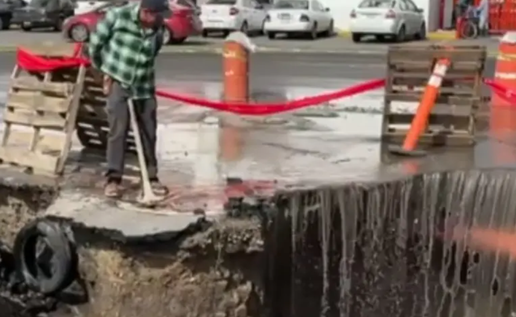 Tormenta deja enorme socavón en Jalisco